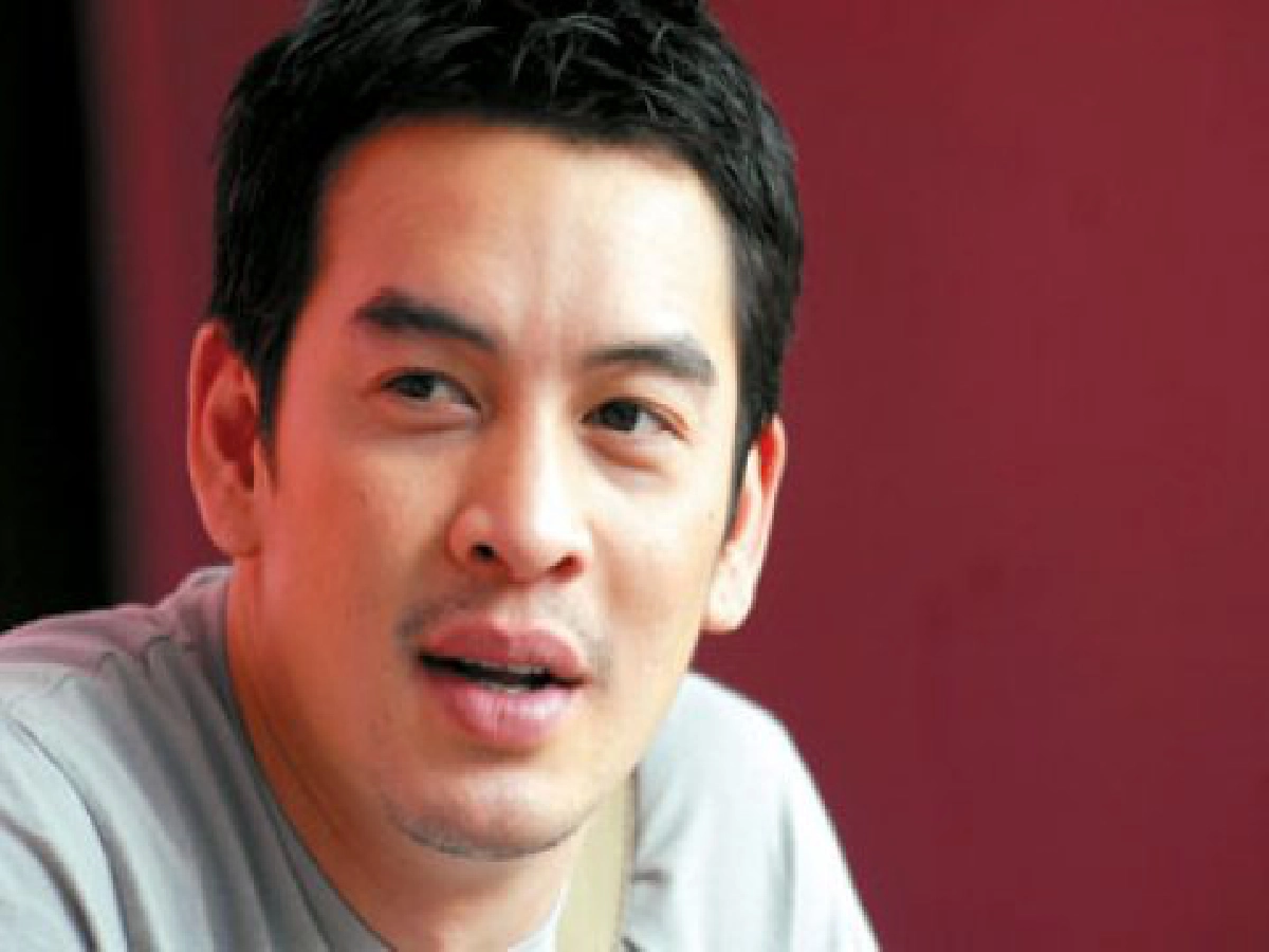 "น้ำตาลูกผู้ชาย"ชาคริต แย้มนาม
"น้ำตาลูกผู้ชาย"ชาคริต แย้มนาม