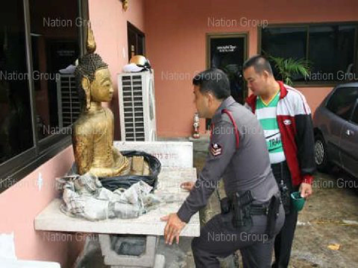 พระชาวกลางเกร็ดดีใจแห่รับหลวงปู่นิล พระชาวกลางเกร็ดดีใจแห่รับหลวงปู่นิล