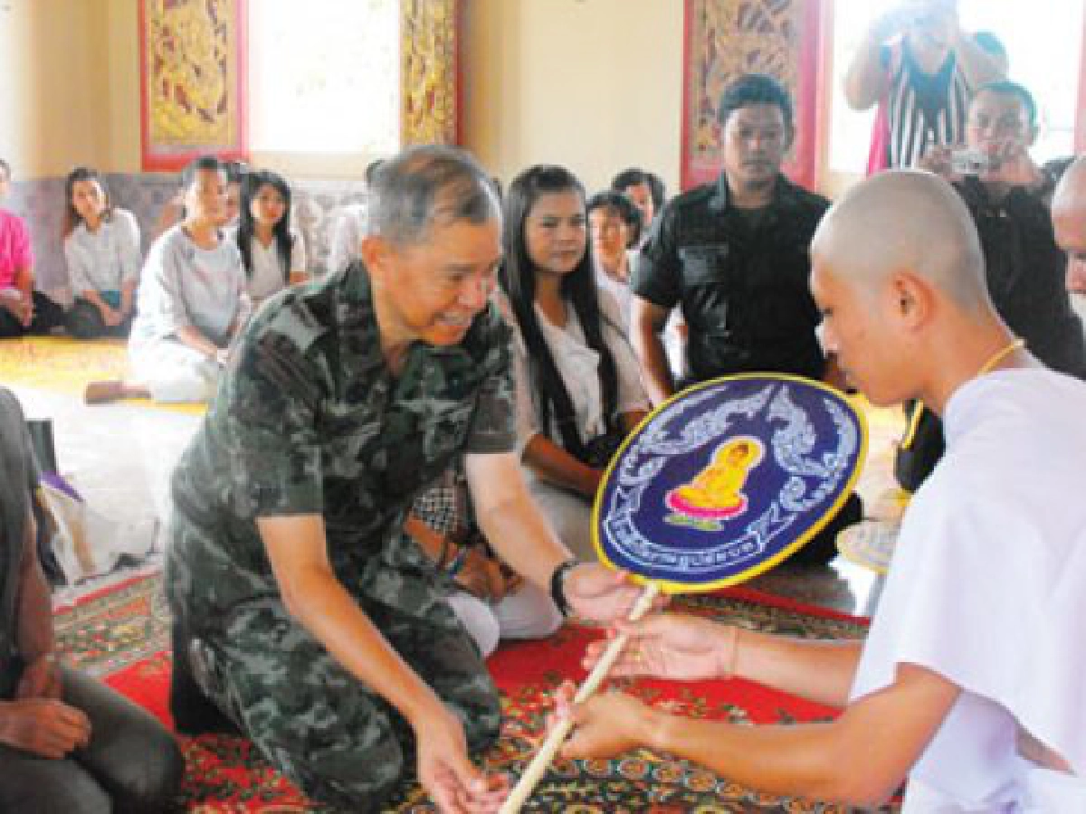 พล.ท.กสิกร คีรีศรี  
แขวน 'พระธรรม' คล้องใจดับไฟใต้

