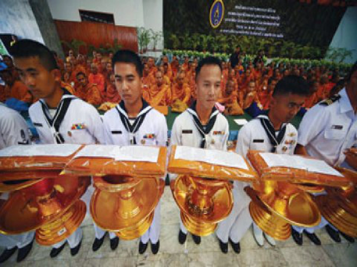 ผ้ากฐินพระราชทาน
พระมหากรุณาธิคุณธำรงพุทธปลายขวาน

