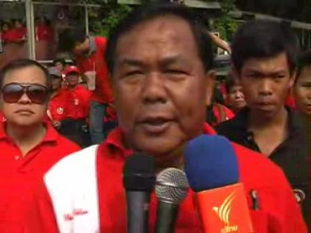 "ขวัญชัย"นำเสื้อแดงอุดรฯเก้อ-รมต.ไม่มา "ขวัญชัย"นำเสื้อแดงอุดรฯเก้อ-รมต.ไม่มา
