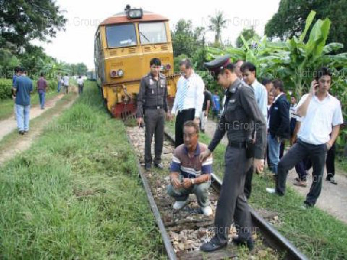 รถไฟตกรางที่บ้านโป่งไร้คนเจ็บนักท่องเที่ยวตื่น รถไฟตกรางที่บ้านโป่งไร้คนเจ็บนักท่องเที่ยวตื่น