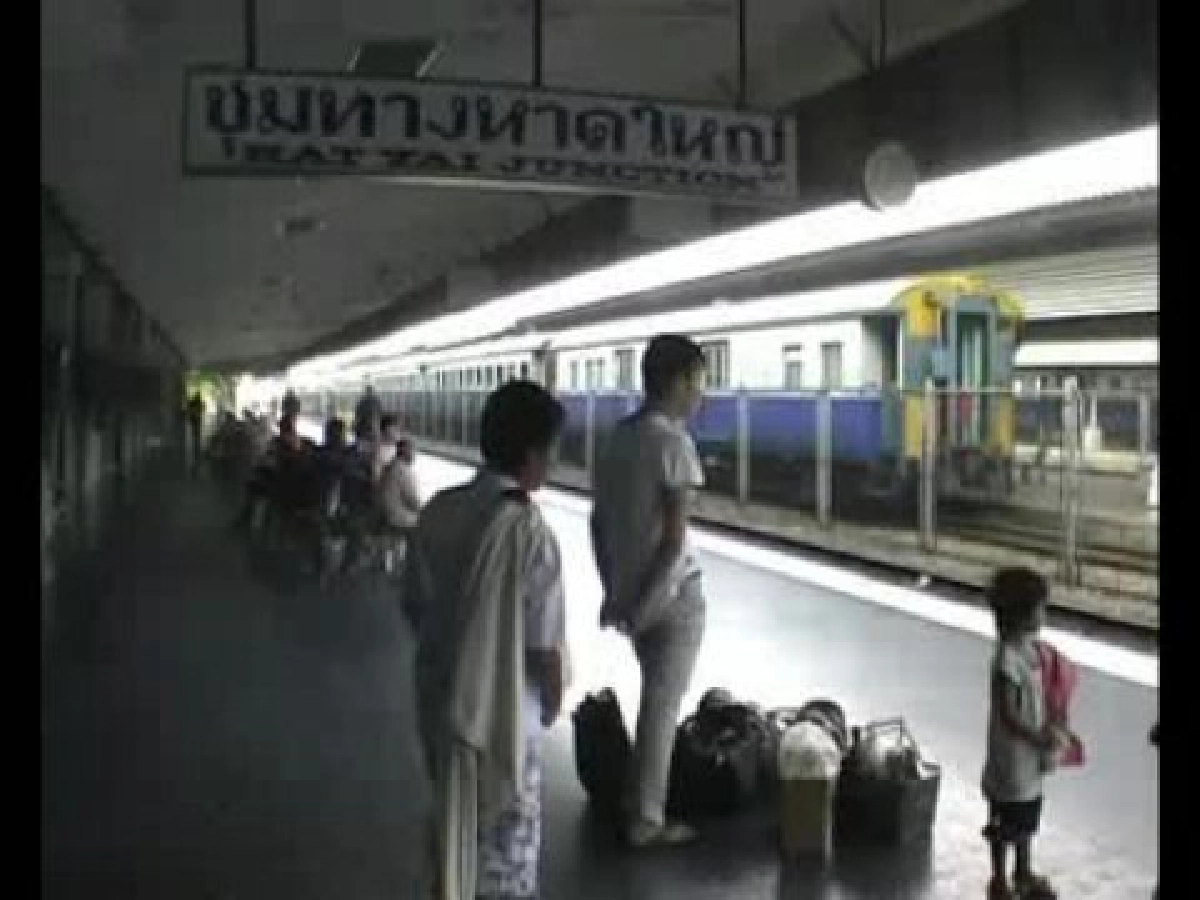 'มาร์ค'สั่ง'โสภณ'สอบรถไฟสายใต้หยุดวิ่ง 'มาร์ค'สั่ง'โสภณ'สอบรถไฟสายใต้หยุดวิ่ง