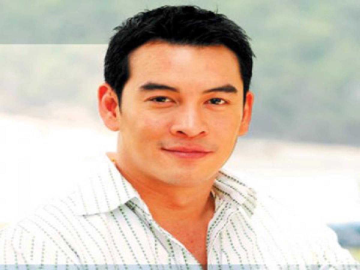 รับเพชรเฝ้าที่กองถ่ายชาคริตโวพ่อแม่ฝ่ายหญิงไว้ใจ รับเพชรเฝ้าที่กองถ่ายชาคริตโวพ่อแม่ฝ่ายหญิงไว้ใจ
