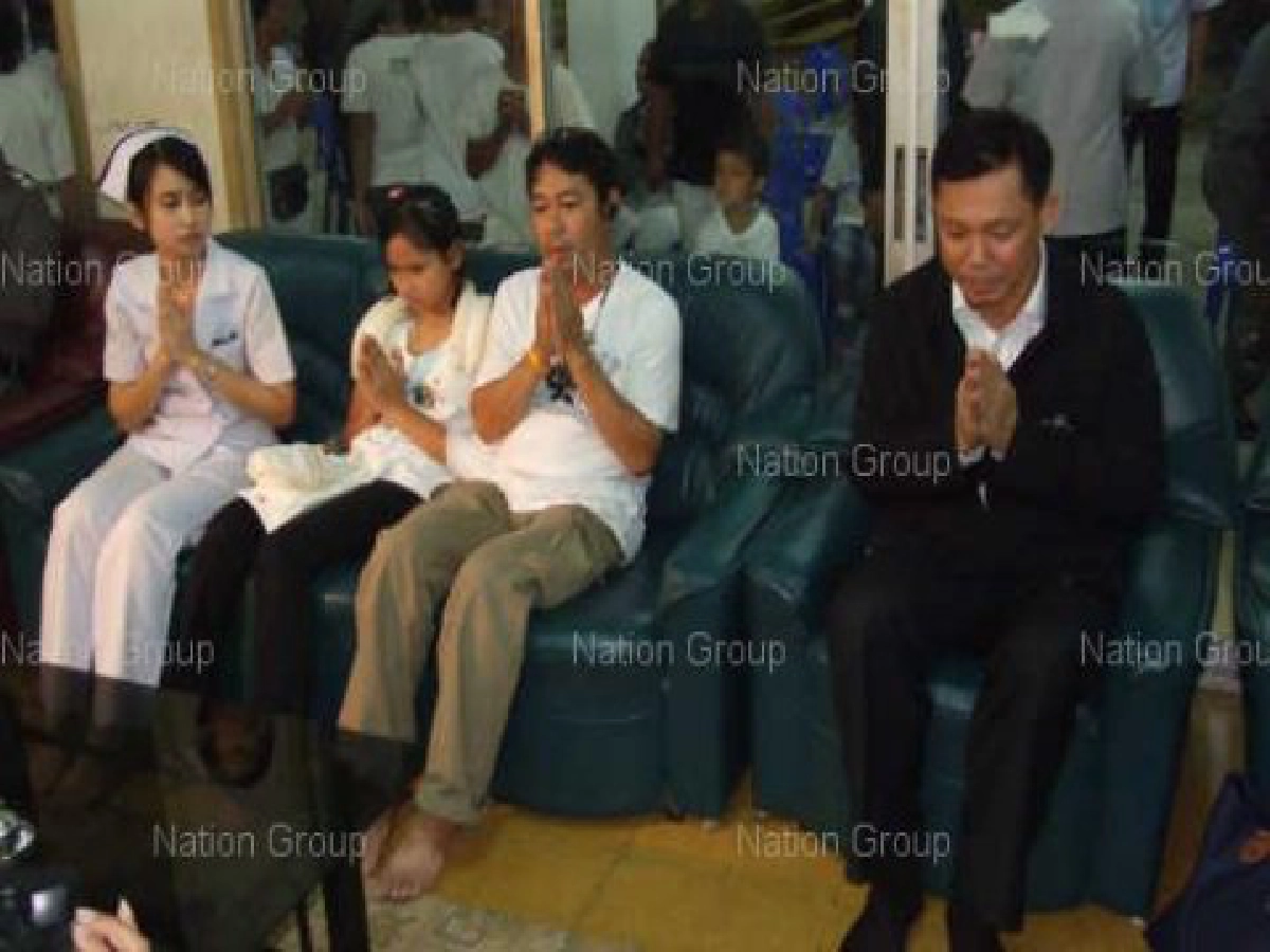 พงศพัศพาน้องมินท์กราบศพแม่ชลบุรี 