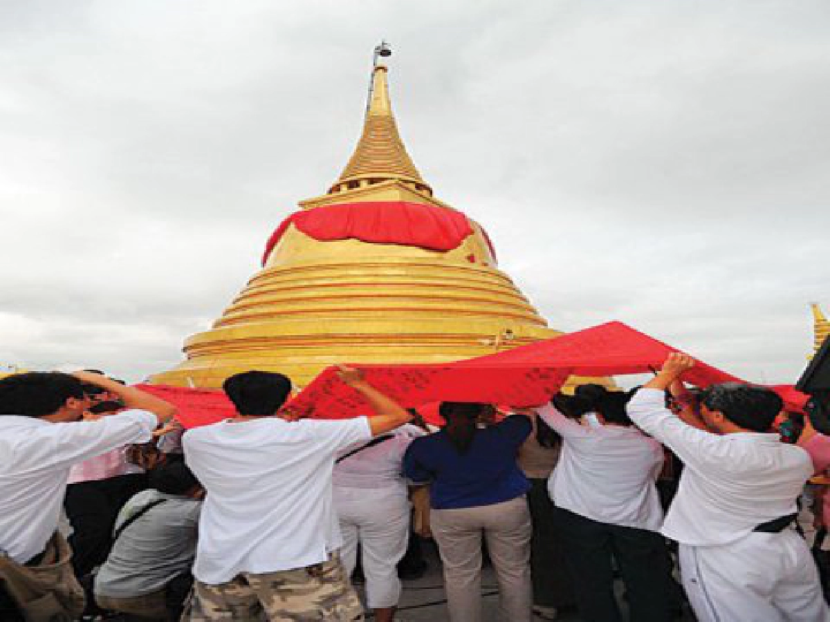 ย้อนยุค...งานวัดภูเขาทอง 
สักการะ 'พระบรมสารีริกธาตุ'

