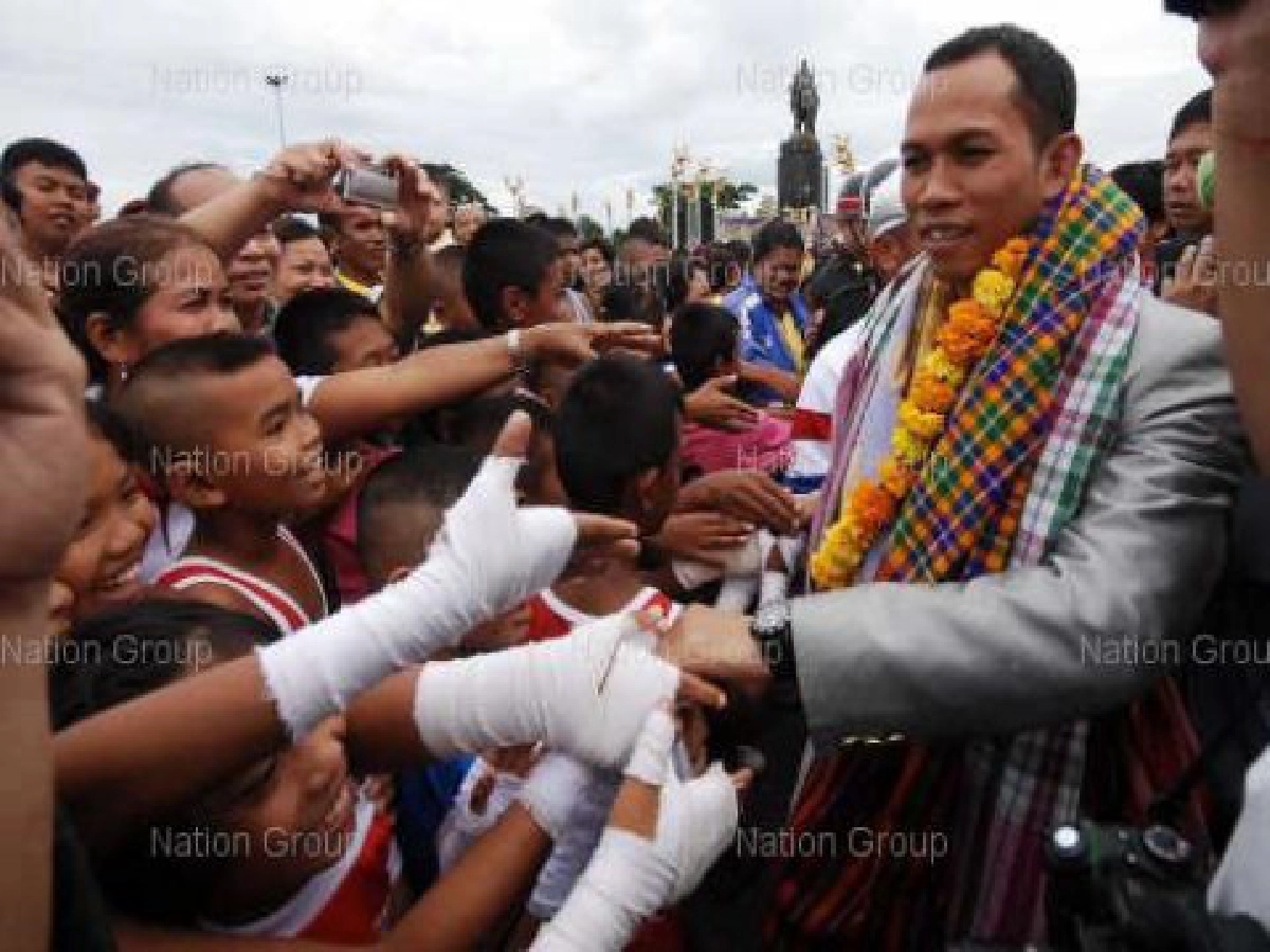 กกท.ดึงสมจิตร ลงจอชวนประชาชนทั่วประเทศร่วมออกกำลังกาย กกท.ดึงสมจิตร ลงจอชวนประชาชนทั่วประเทศร่วมออกกำลังกาย