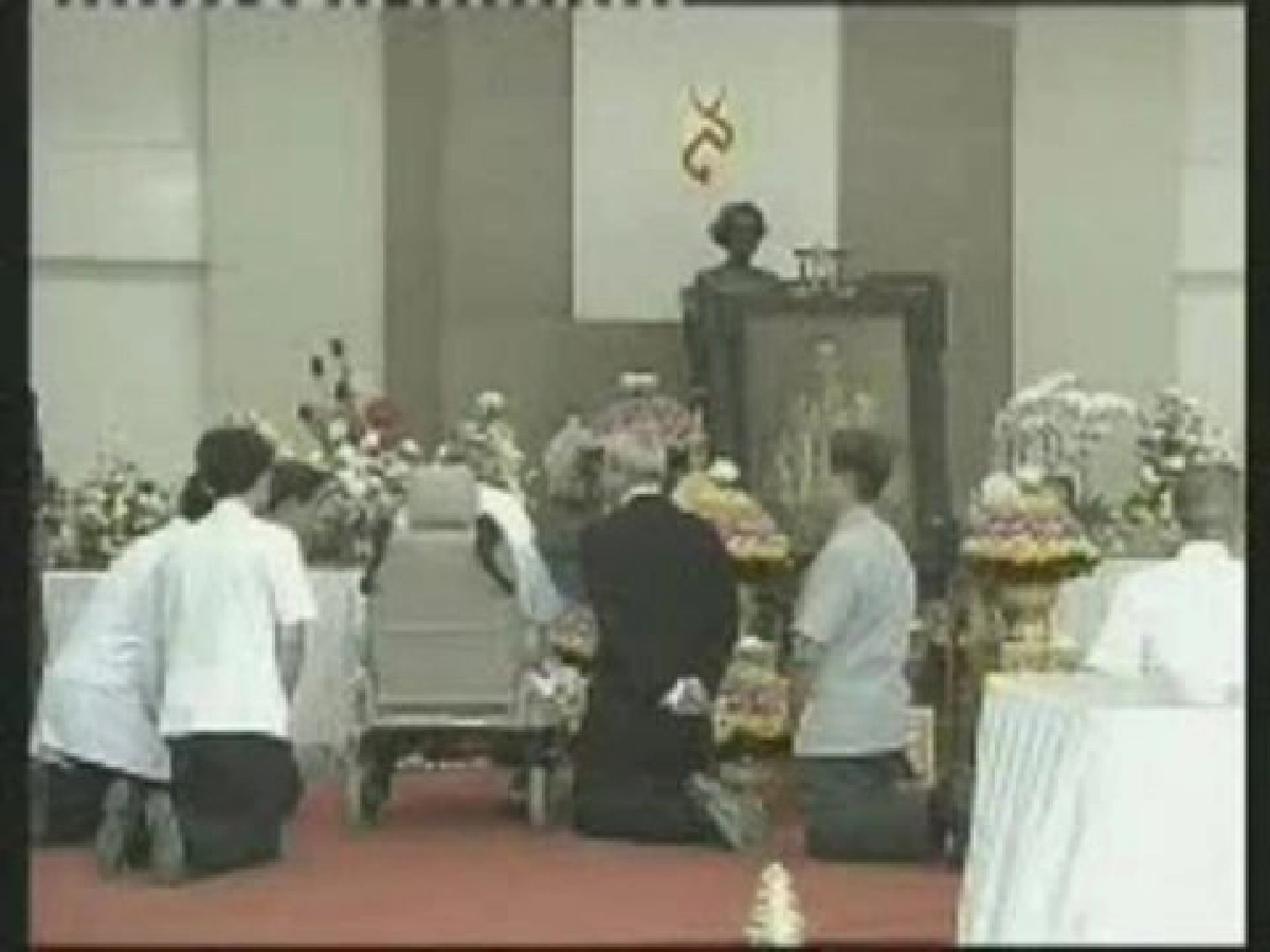 "ในหลวงเสด็จฯพสกนิกรปลาบปลื้ม "ในหลวงเสด็จฯพสกนิกรปลาบปลื้ม