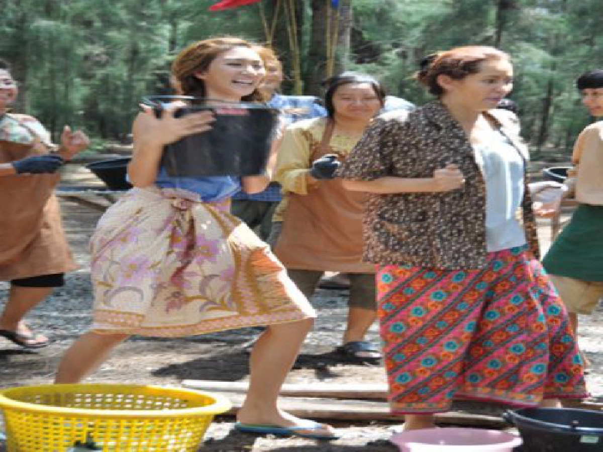 แพนเค้ก ปะทะ ราตรี
โชว์ลีลาแดนซ์กระจาย

