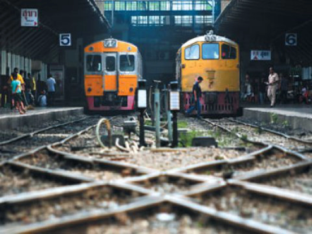 พขร.โวยโดนวางยารถไฟเกือบชนกัน พขร.โวยโดนวางยารถไฟเกือบชนกัน