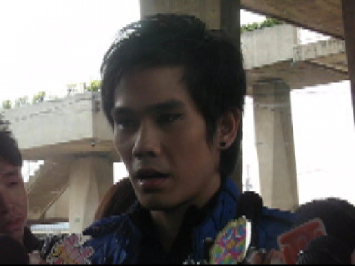 คลิป!!! "อาร์-เป้ย" ถอยหลังคนละก้าว คลิป!!! "อาร์-เป้ย" ถอยหลังคนละก้าว