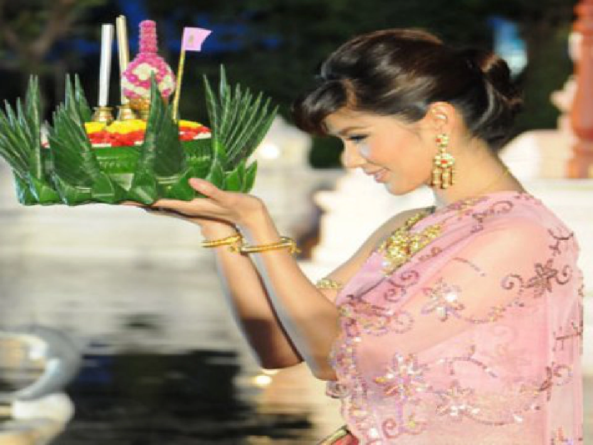 ลอยกระทงน้อมใจถวายพระพร
ลอยกระทงน้อมใจถวายพระพร