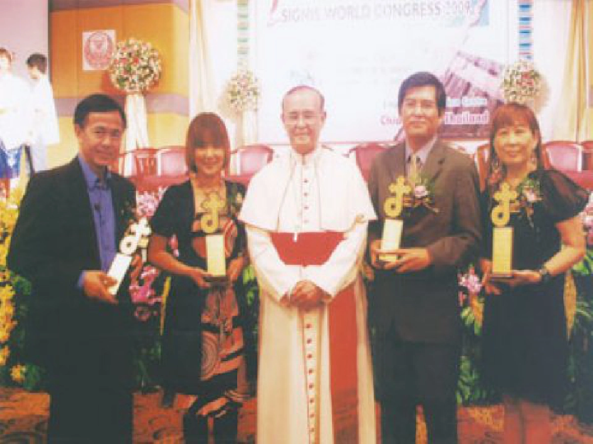 เสิร์ฟข่าวเม้าท์แตก (ศุกร์ที่ 30 ต.ค.52)

