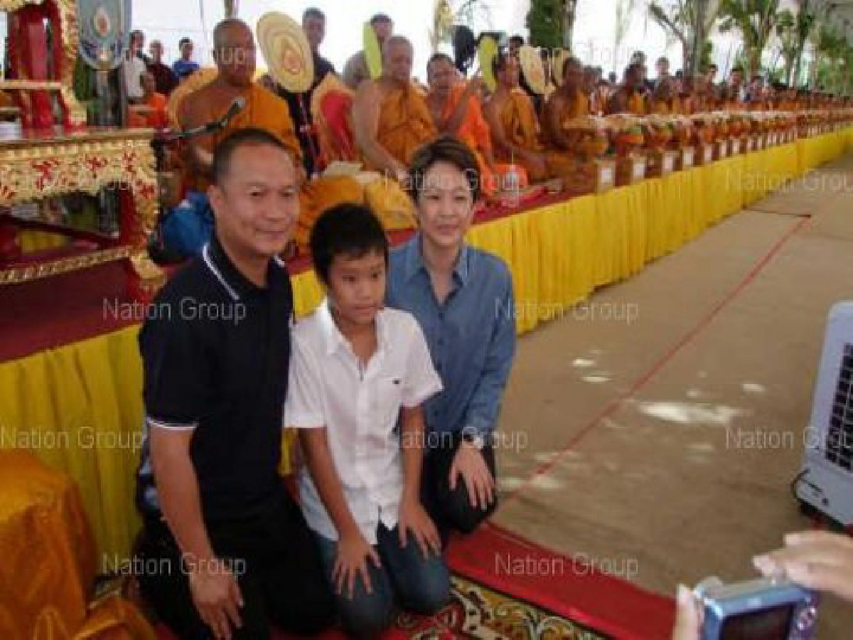 "เนวิน"ดึงหม่ำ จ๊กมกทัวร์ทอดกฐินแข่ง"พายัพ" "เนวิน"ดึงหม่ำ จ๊กมกทัวร์ทอดกฐินแข่ง"พายัพ"