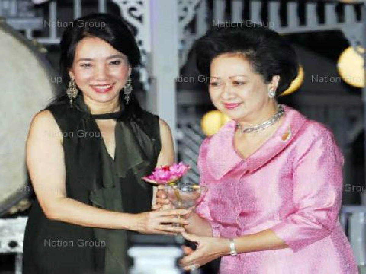 บัวงามพันธุ์บานสะพรั่งกลางห้างหรู