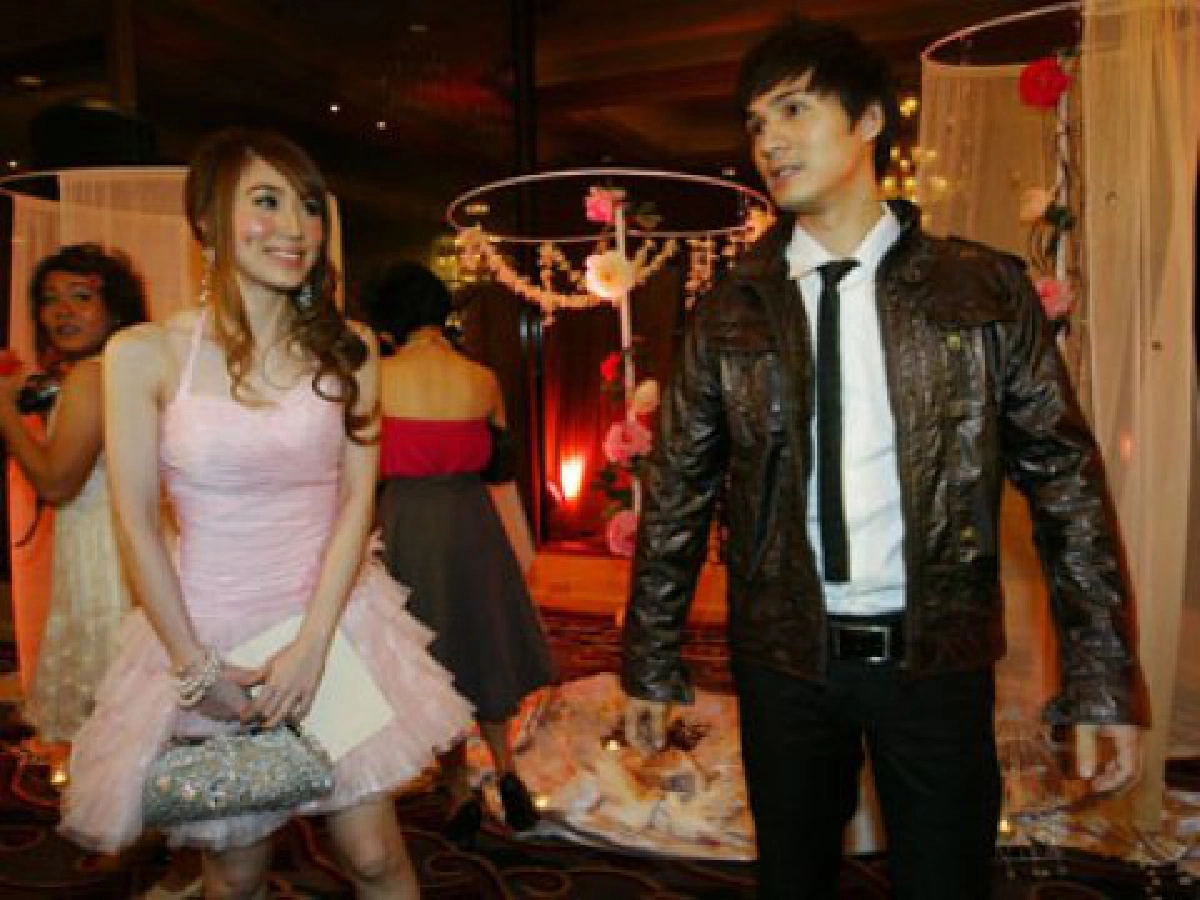 นานๆ (เอิร์น -เปปเปอร์) จะออกงานคู่ เลยดูไม่ค่อยหวานกันเลยนะต๊ะเอง