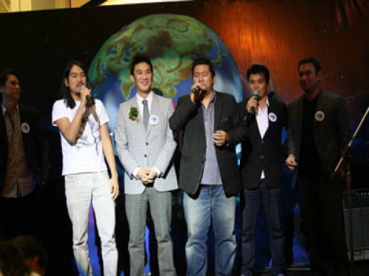 เสิร์ฟข่าวเม้าท์แตก (อังคารที่ 3 พ.ย.52)
เสิร์ฟข่าวเม้าท์แตก (อังคารที่ 3 พ.ย.52)