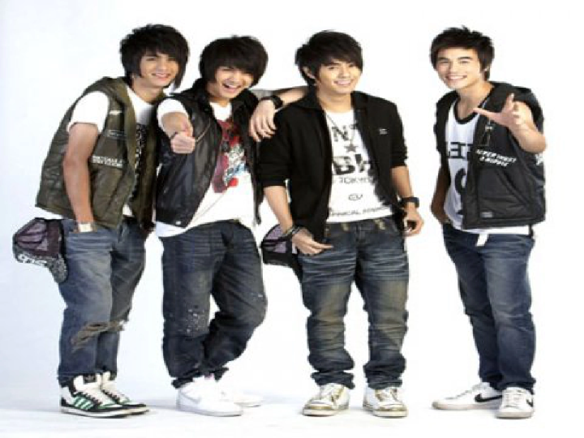 "บี-โอ-วาย" เคลียร์คิว
โชว์เหนือล่องใต้
"บี-โอ-วาย" เคลียร์คิว
โชว์เหนือล่องใต้