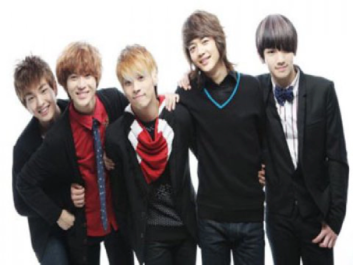 เอเชียเอ็นเตอร์เทนเมนต์ - 5 หนุ่มชายนี่ กับอัลบั้มแห่งปีของตัวเอง 2009, Year of Us
เอเชียเอ็นเตอร์เทนเมนต์ - 5 หนุ่มชายนี่ กับอัลบั้มแห่งปีของตัวเอง 2009, Year of Us