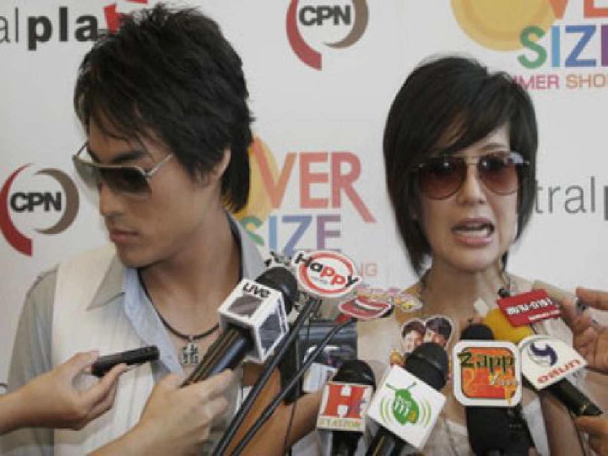 ได๋ : ยินดีด้วยหาก "ต้าร์" คบ "พลอย"   
ต้าร์ : อูย...งานเข้า