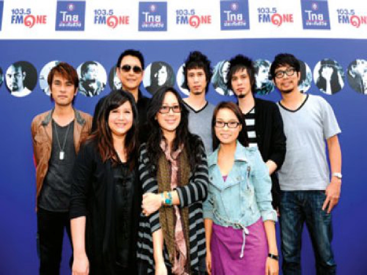 "103.5" ชวนชม "เฟิร์ส ไลฟ์ คอนเสิร์ต"
"103.5" ชวนชม "เฟิร์ส ไลฟ์ คอนเสิร์ต"