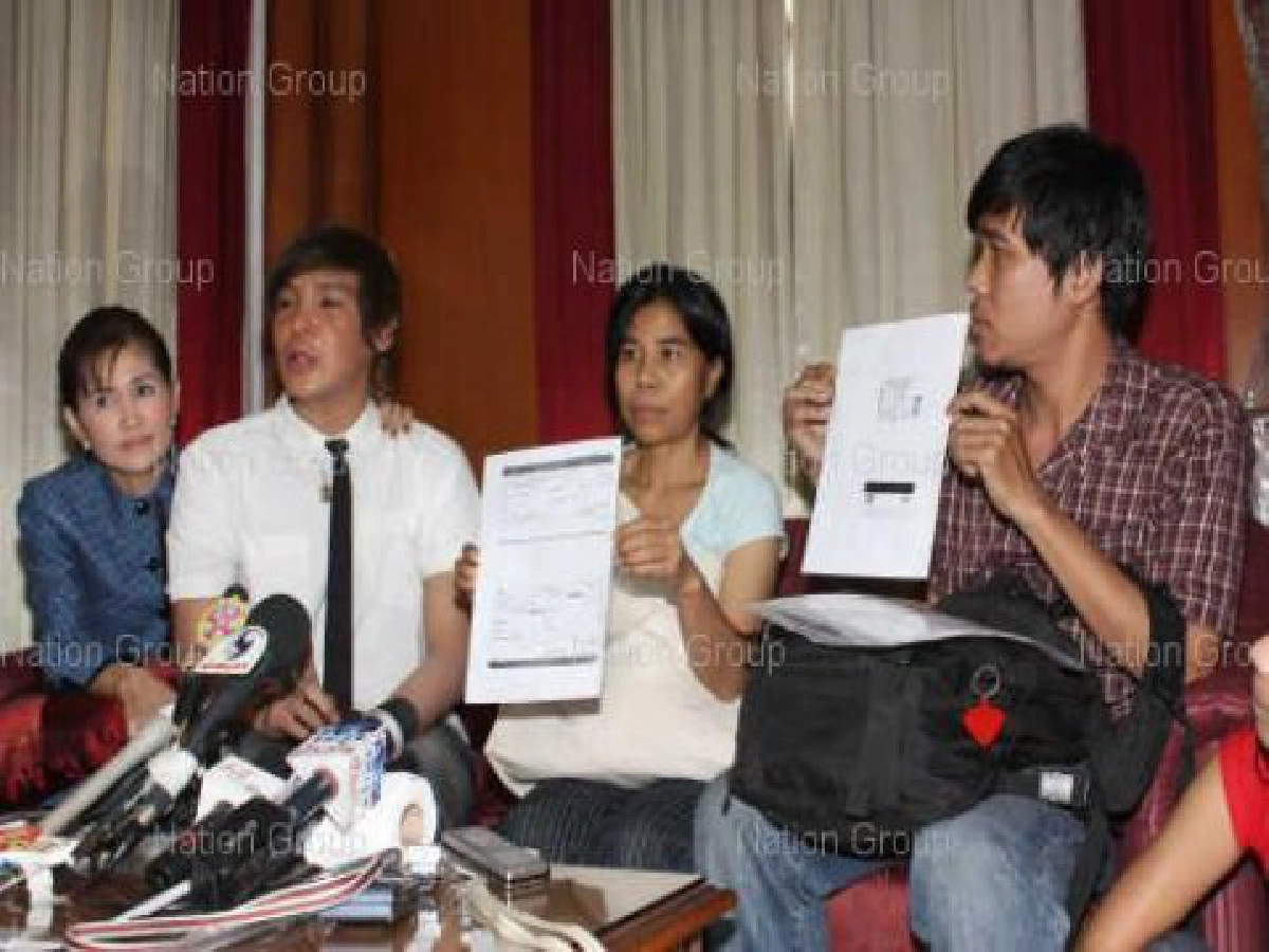 นาธานควงแม่บุญธรรมแถลงยันไม่โกง3แสน นาธานควงแม่บุญธรรมแถลงยันไม่โกง3แสน