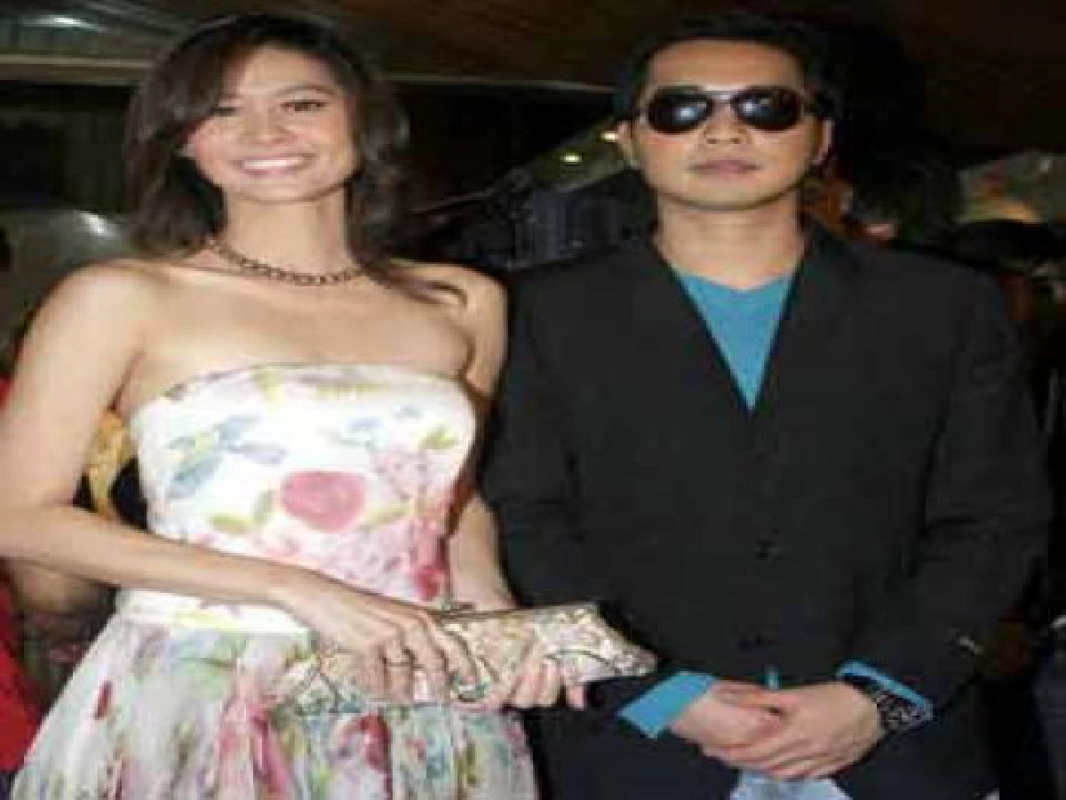 'เจมส์' ให้หยุดงานหลังแต่ง'เอ๊ะ'รับกลัวการเปลี่ยนแปลง 'เจมส์' ให้หยุดงานหลังแต่ง'เอ๊ะ'รับกลัวการเปลี่ยนแปลง
