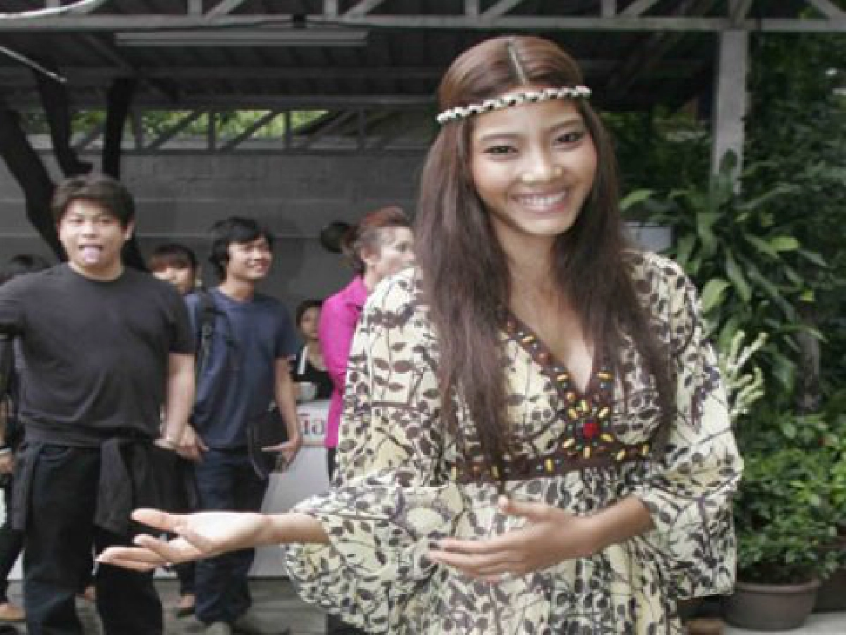 เชิญ "กอฟ" ปลูกต้นรักตามสบาย น้ำกรดน่ะ...ไม่มีร้อก