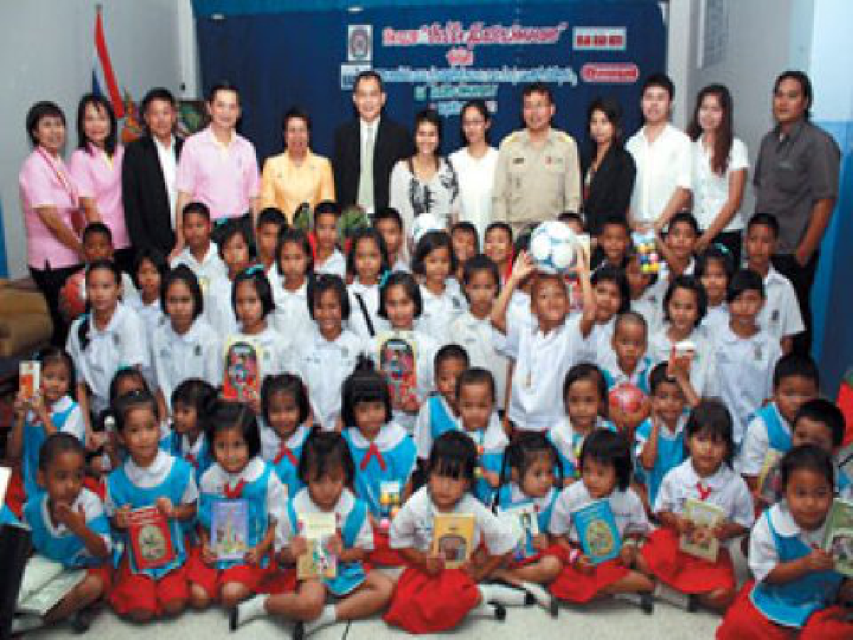 ปันน้ำใจสู่โรงเรียนวัดคลองเตยชุมชนมากปัญหาแต่ไม่ไร้น้ำใจ ปันน้ำใจสู่โรงเรียนวัดคลองเตยชุมชนมากปัญหาแต่ไม่ไร้น้ำใจ
