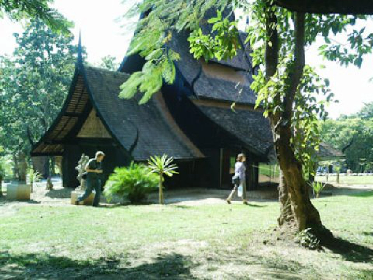 เยือนนางแล บ้านดำ-ถวัลย์ ดัชนี 
ความงามศิลปะแห่งการค้นหา 

