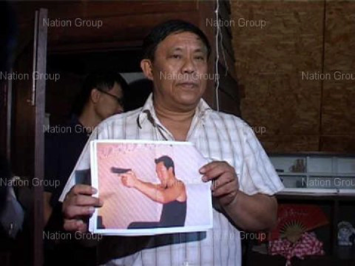วิฯ'เอกขาว'..โกนหัว-คิ้วเปลือยกายล่อนจ้อน