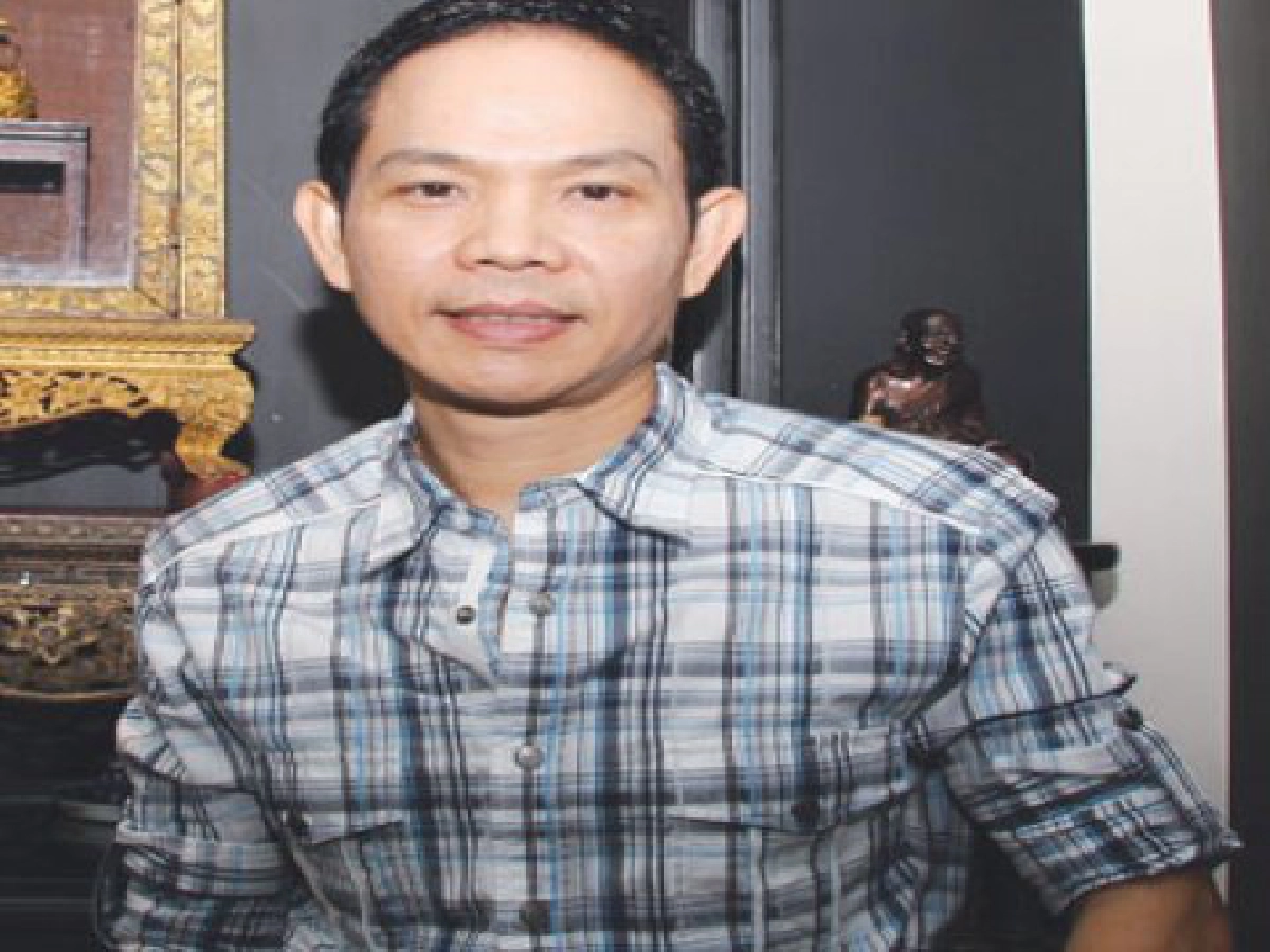 สืบสานการดูพระจาก'พ่อ'ต่อ ดวงวิชัยผู้ชำนาญพระบูชา สืบสานการดูพระจาก'พ่อ'ต่อ ดวงวิชัยผู้ชำนาญพระบูชา