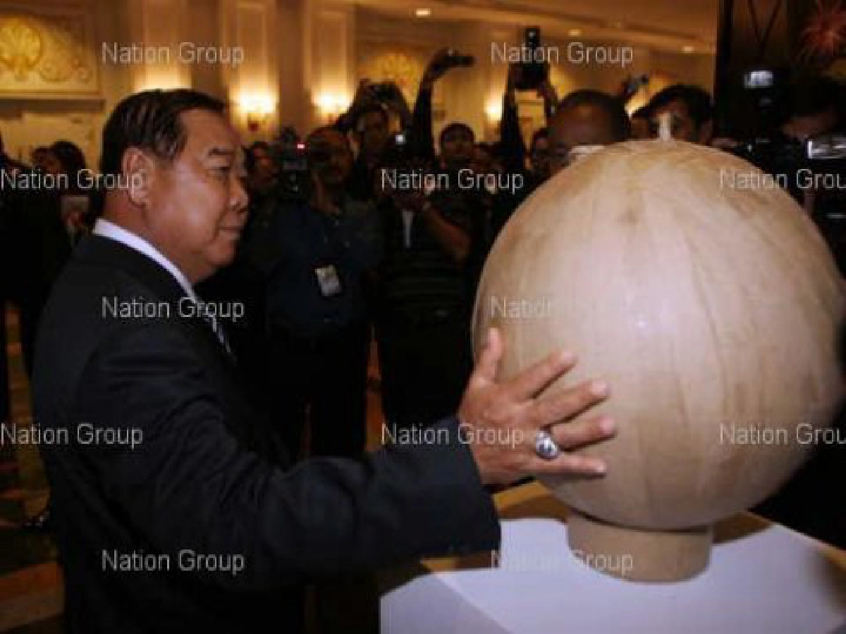 ทั่วผืนฟ้าจักสว่างไสวด้วยใจภักดิ์ ทั่วผืนฟ้าจักสว่างไสวด้วยใจภักดิ์