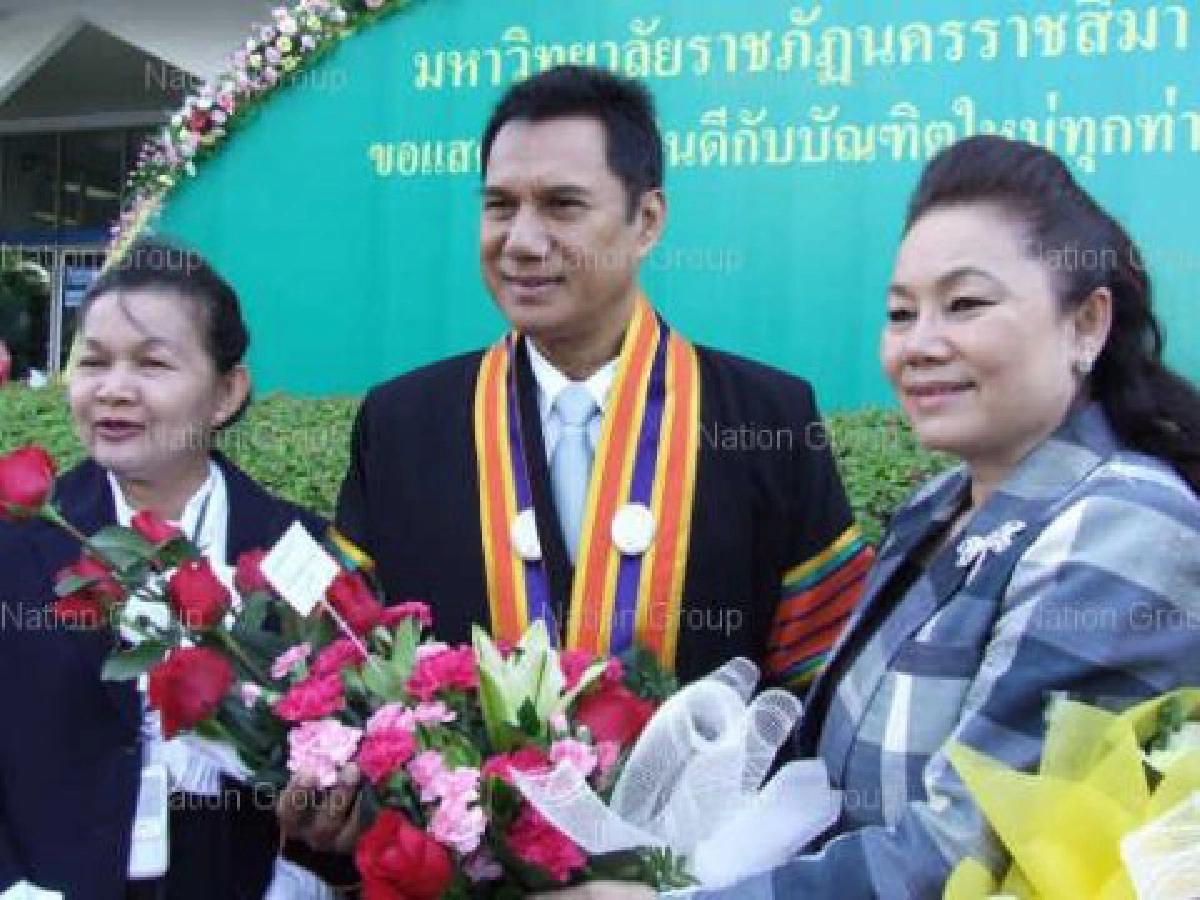 สรพงษ์ ชาตรีเตรียมรับพระราชทานปริญญา สรพงษ์ ชาตรีเตรียมรับพระราชทานปริญญา