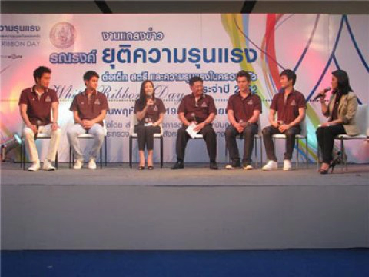 เสิรฟข่าวเม้าท์แตก (ศุกร์ที่ 27 พ.ย.52)
เสิรฟข่าวเม้าท์แตก (ศุกร์ที่ 27 พ.ย.52)