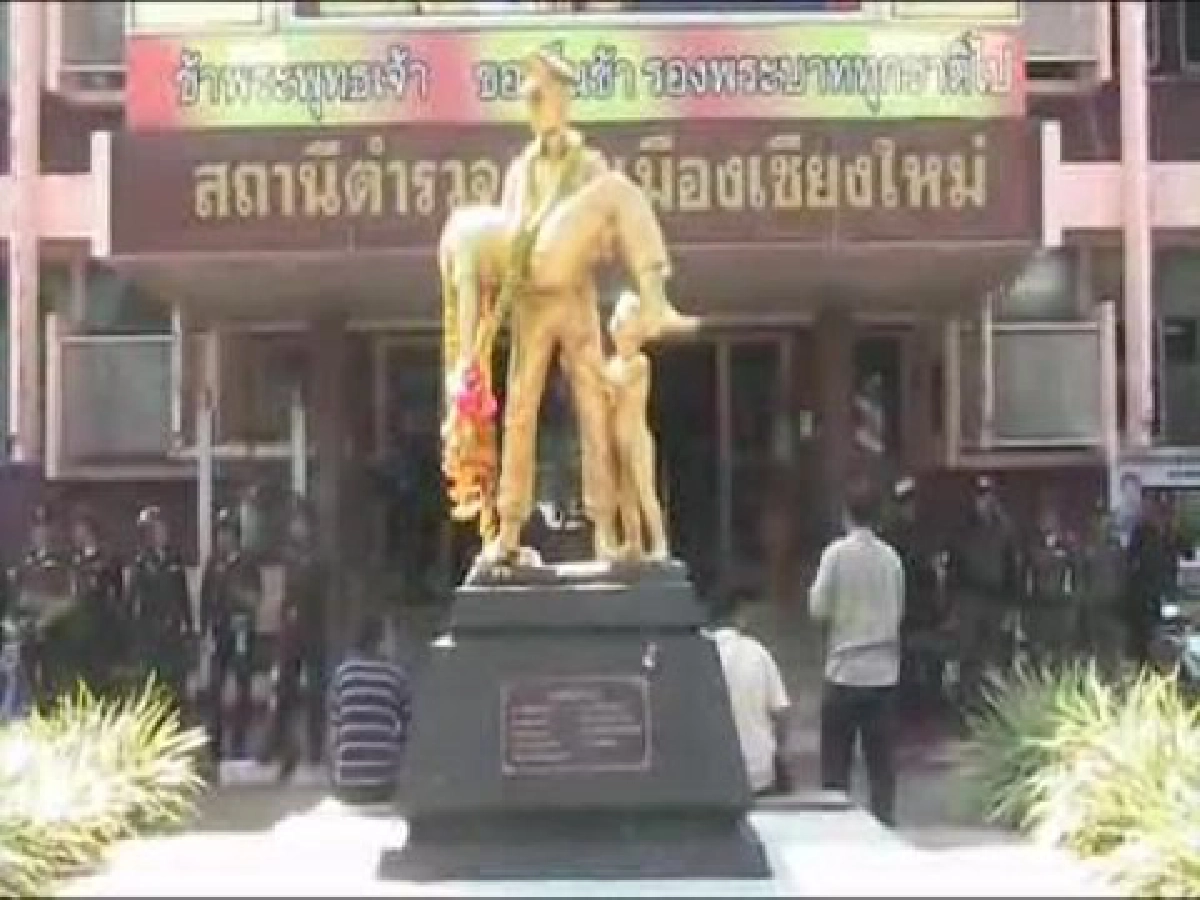 เสื้อแดงเชียงใหม่บุกโรงพักไล่ผกก.-ผบช.ภาค5 เสื้อแดงเชียงใหม่บุกโรงพักไล่ผกก.-ผบช.ภาค5