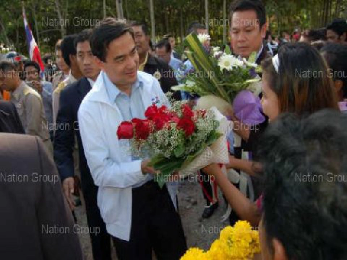 อภิสิทธิ์ไม่ท้อใจ-ถอดใจแม้โดนมรสุมการเมือง อภิสิทธิ์ไม่ท้อใจ-ถอดใจแม้โดนมรสุมการเมือง