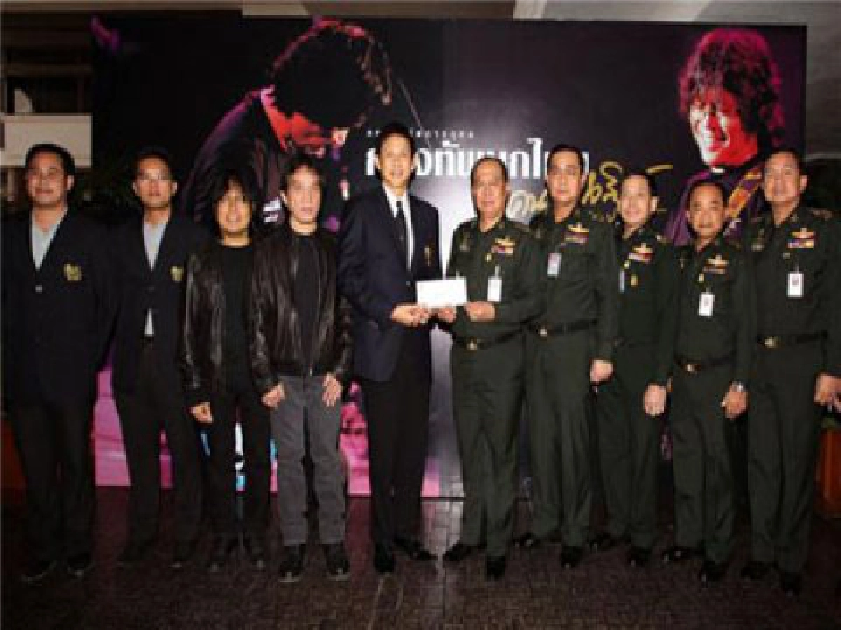 เสิร์ฟข่าวเม้าท์แตก (ศุกร์ที่ 4 ธ.ค.52)

