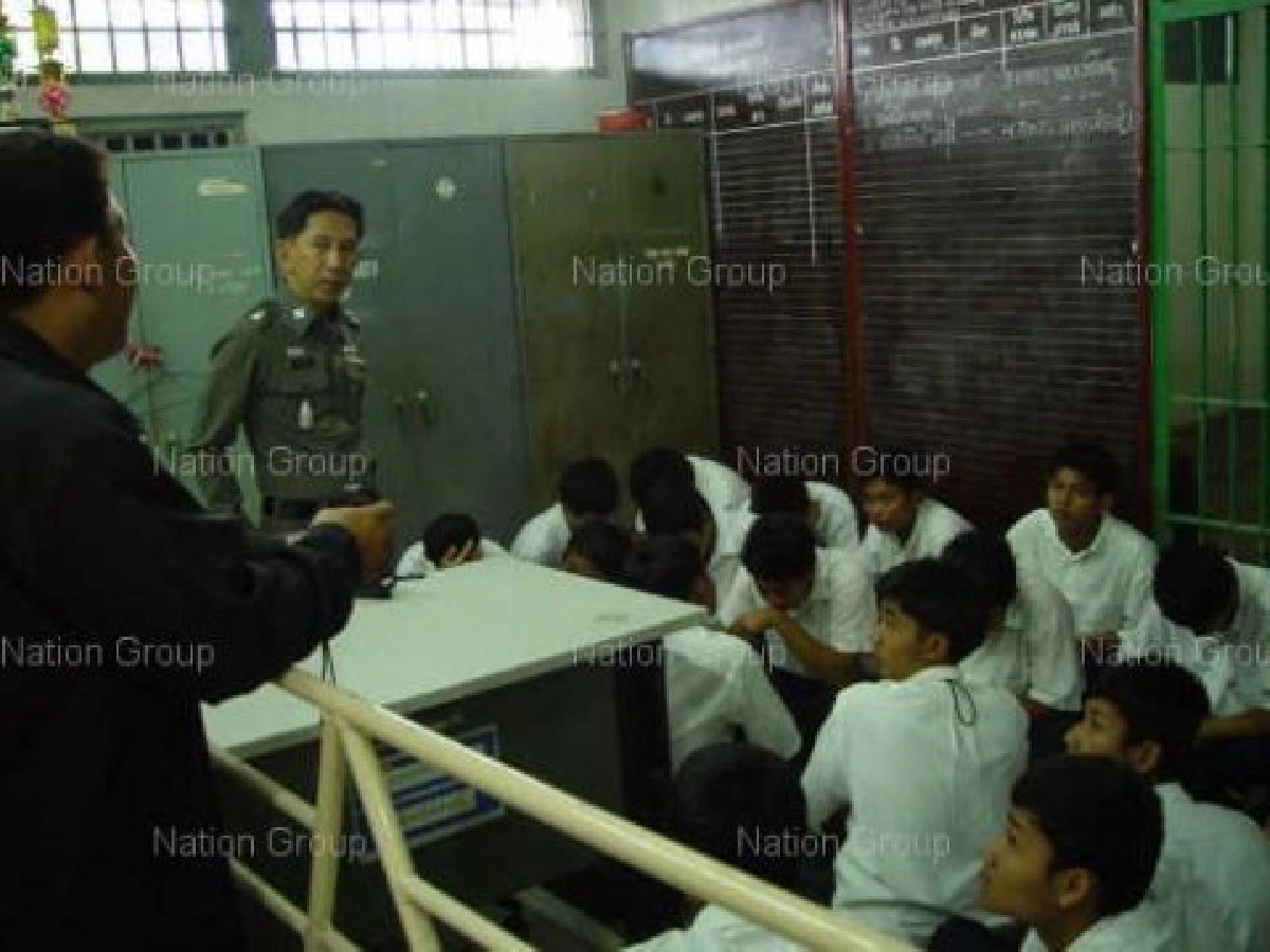 จับ40นักเรียนนักเลงพร้อมอาวุธปืน-มีด  