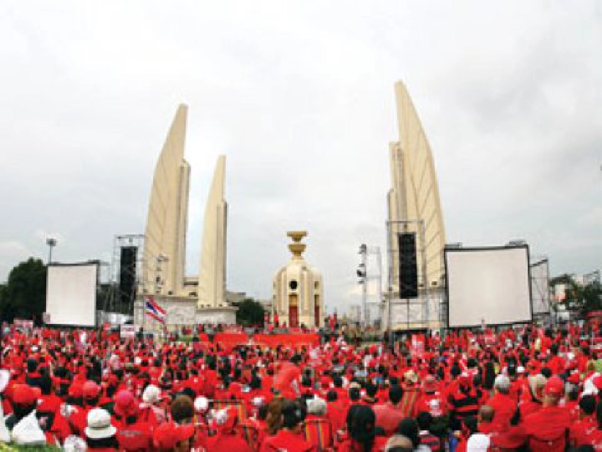 การเมืองสยามประเทศภายใต้ระบอบชุมนุม 