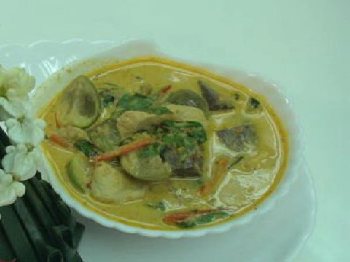 เขียวหวานอกไก่นมสดสองเครื่องแกง 

