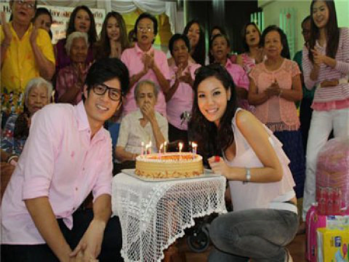 เสิร์ฟข่าวเม้าท์แตกวันจันทร์ที่14ธ.ค. เสิร์ฟข่าวเม้าท์แตกวันจันทร์ที่14ธ.ค.