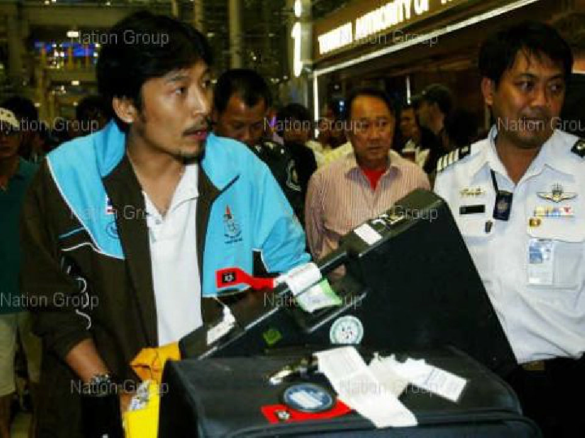 "เอ็กซ์"กลับไทยแล้วพร้อมเปิดอกแฉ "เอ็กซ์"กลับไทยแล้วพร้อมเปิดอกแฉ