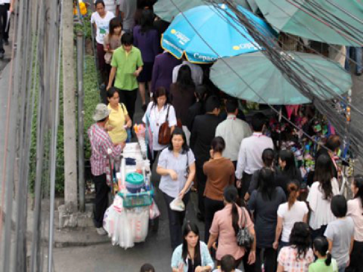 ทางเท้ามีไว้ขายของ