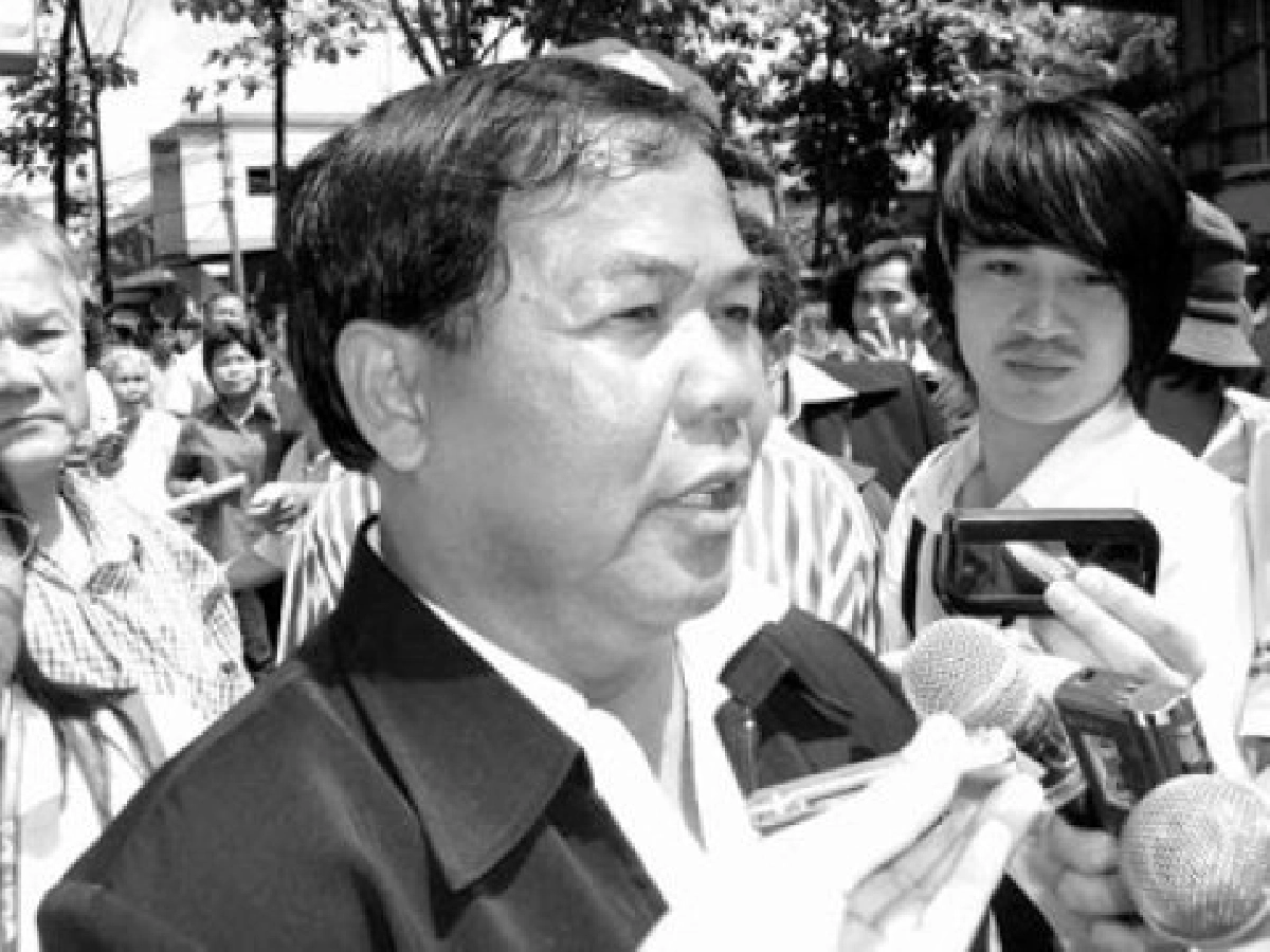 คมเคียวคมปากกา - ศึกคนกันเอง

