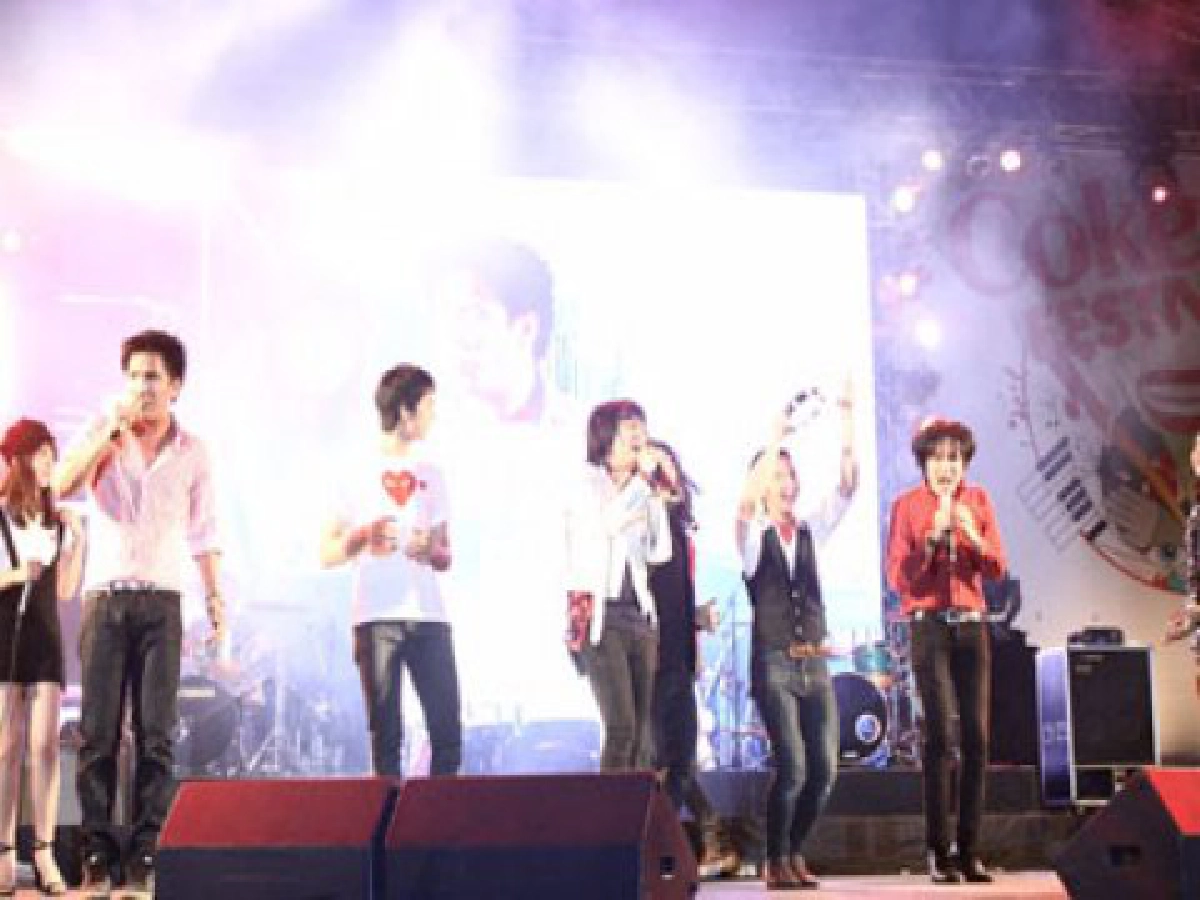 ศิลปินโชว์สุดมัน
กับ 'โค้กซ่า เฟสติวัล 2009'

