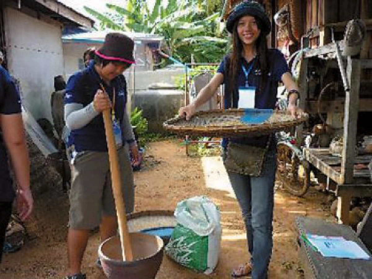 หัวใจไทยสานฝันภูเขียว รวมเคียวเกี่ยวข้าว 