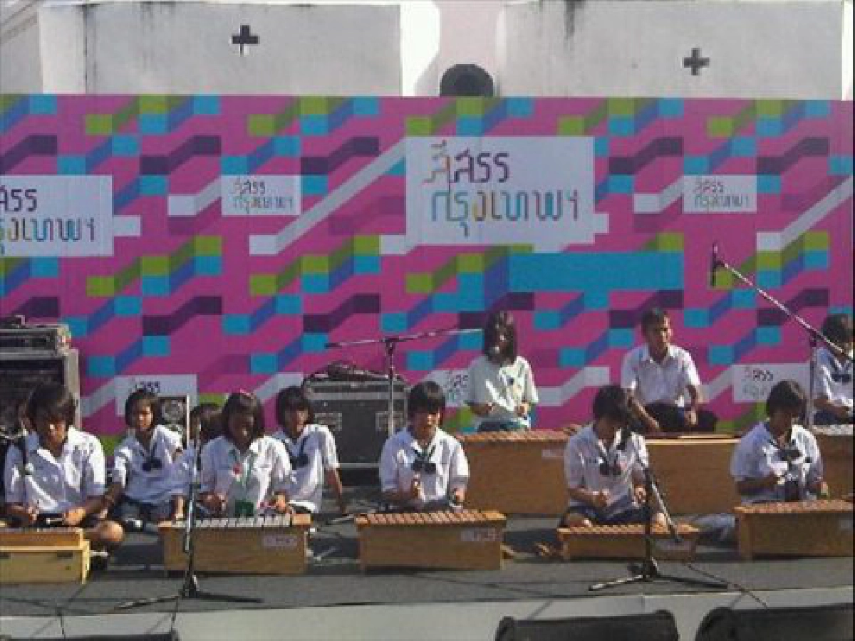 อภิสิทธิ์ร่วมงานสีสันกทม.รับนโยบายโจ๋5ด้าน อภิสิทธิ์ร่วมงานสีสันกทม.รับนโยบายโจ๋5ด้าน