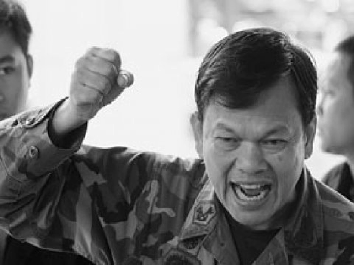 มองผ่านเลนส์คม-ทีวี"เสธ.แดง" มองผ่านเลนส์คม-ทีวี"เสธ.แดง"