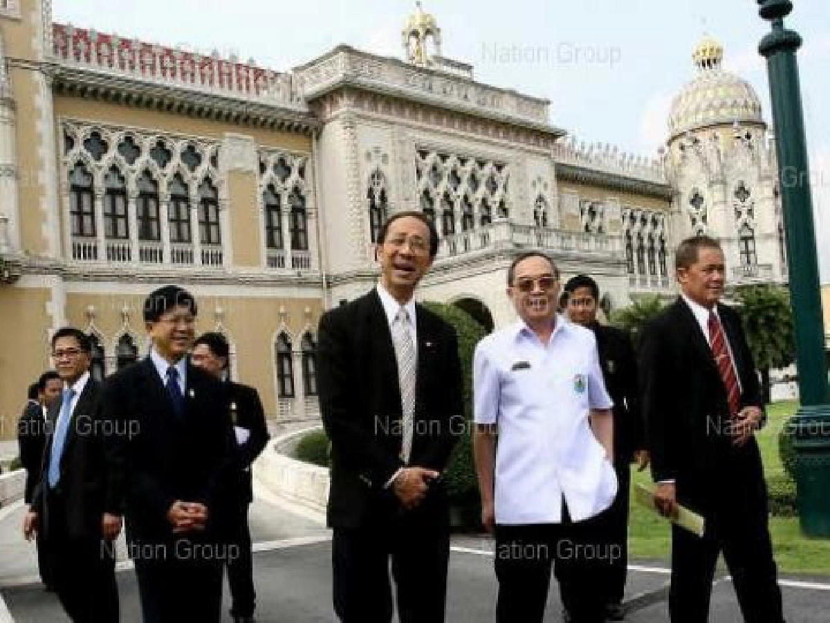 อภิสิทธิ์แนะสธ.ทบทวนจัดซื้อจัดจ้างไทยเข้มแข็ง 